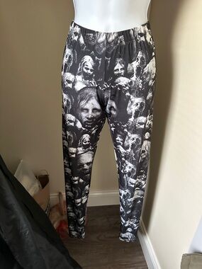 Her Universe Gray & Black The Walking Dead Zombie Leggings